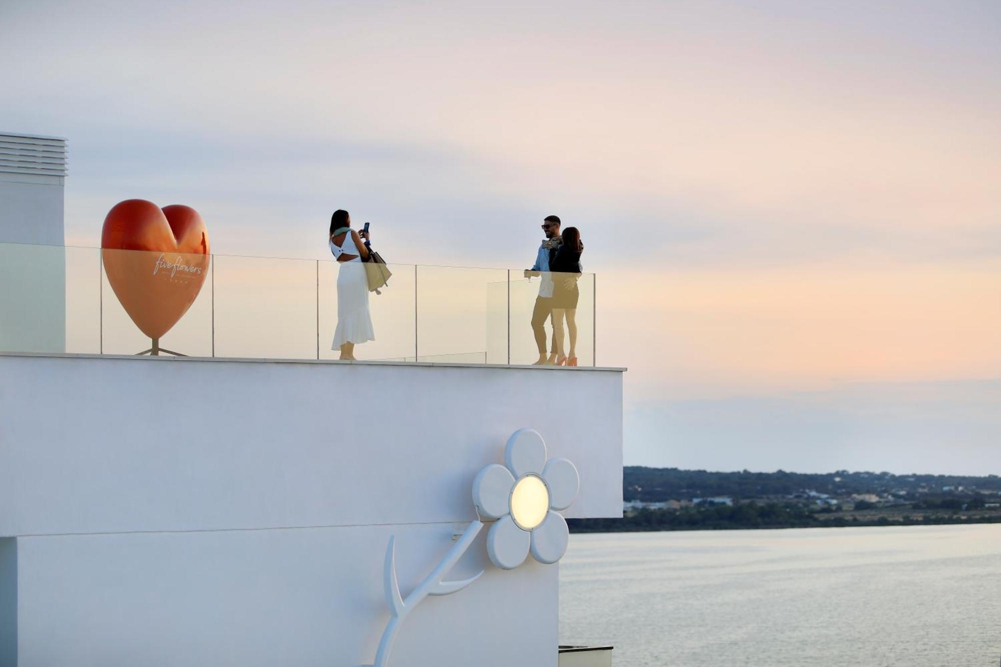 Five Flowers Hotel Formentera, Member Of Melia Collection 埃斯普霍斯 外观 照片