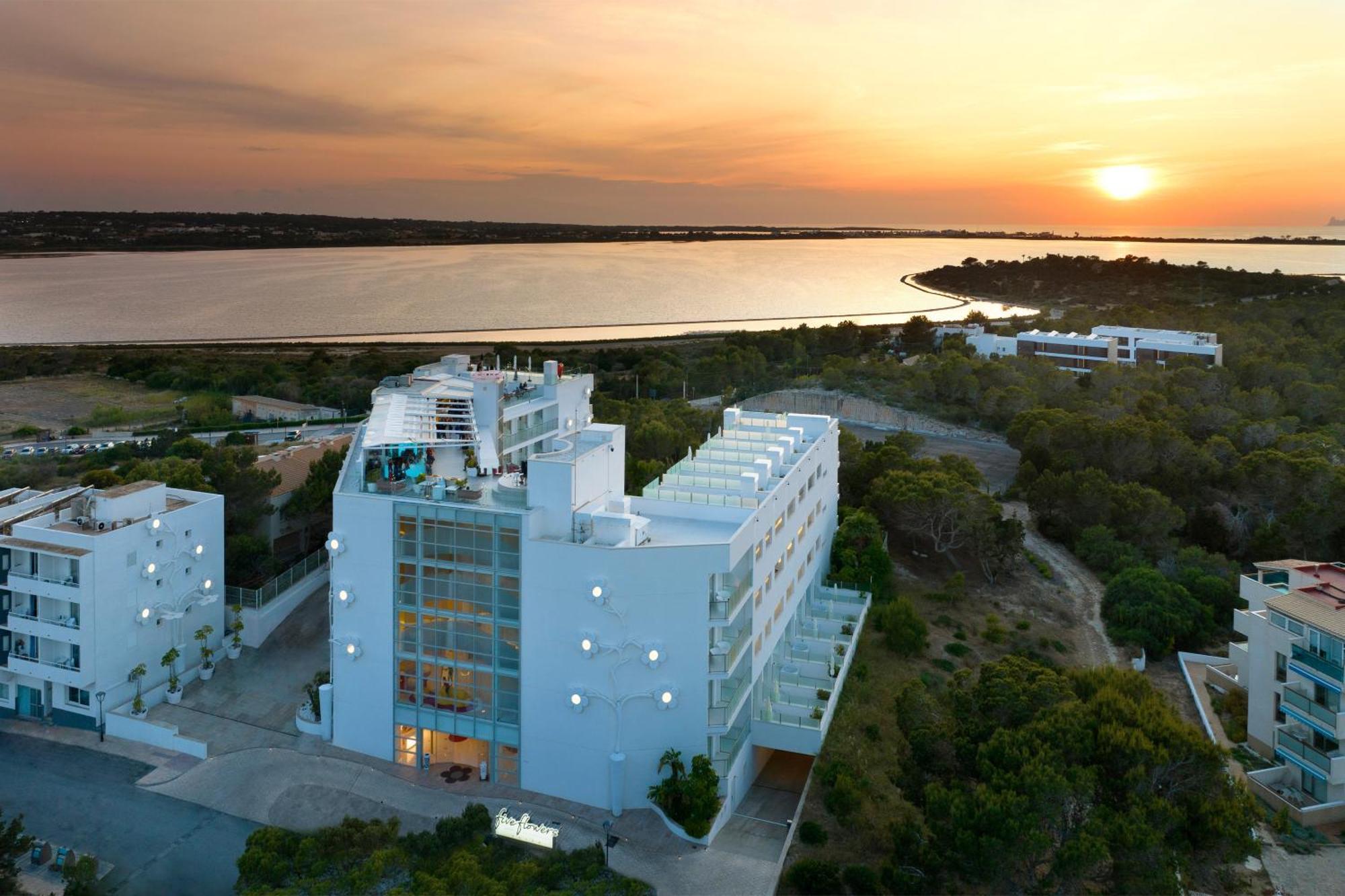 Five Flowers Hotel Formentera, Member Of Melia Collection 埃斯普霍斯 外观 照片